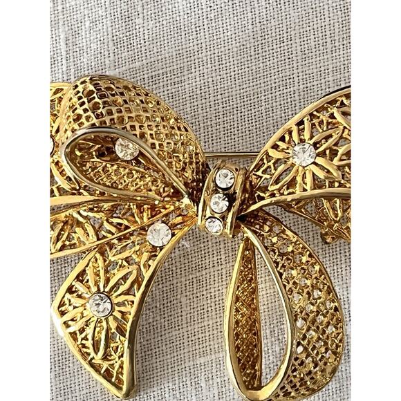 Hanae Mori Brooch Bow Articulating Filigree Pin Gold Tone Rhinestones Signed - Picture 7 of 16